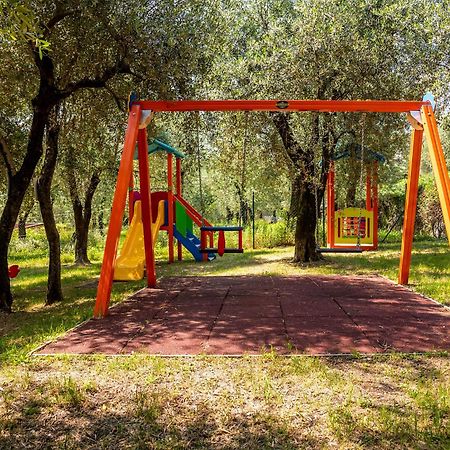 Camping Park Garda Лимоне-суль-Гарда Экстерьер фото