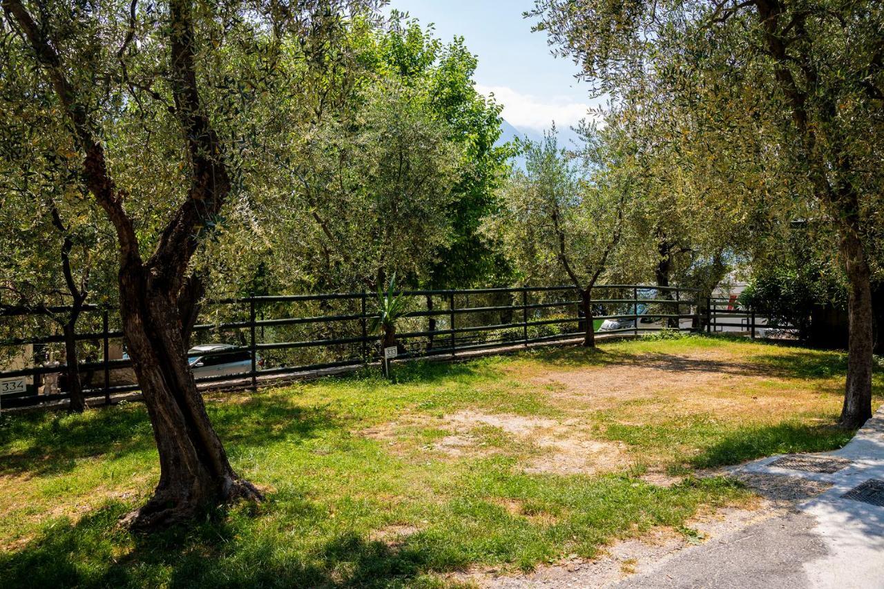 Camping Park Garda Лимоне-суль-Гарда Экстерьер фото