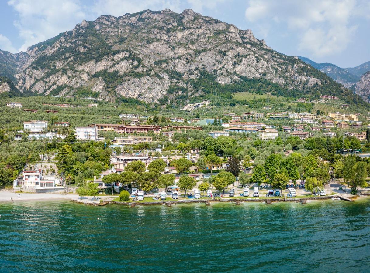 Camping Park Garda Лимоне-суль-Гарда Экстерьер фото