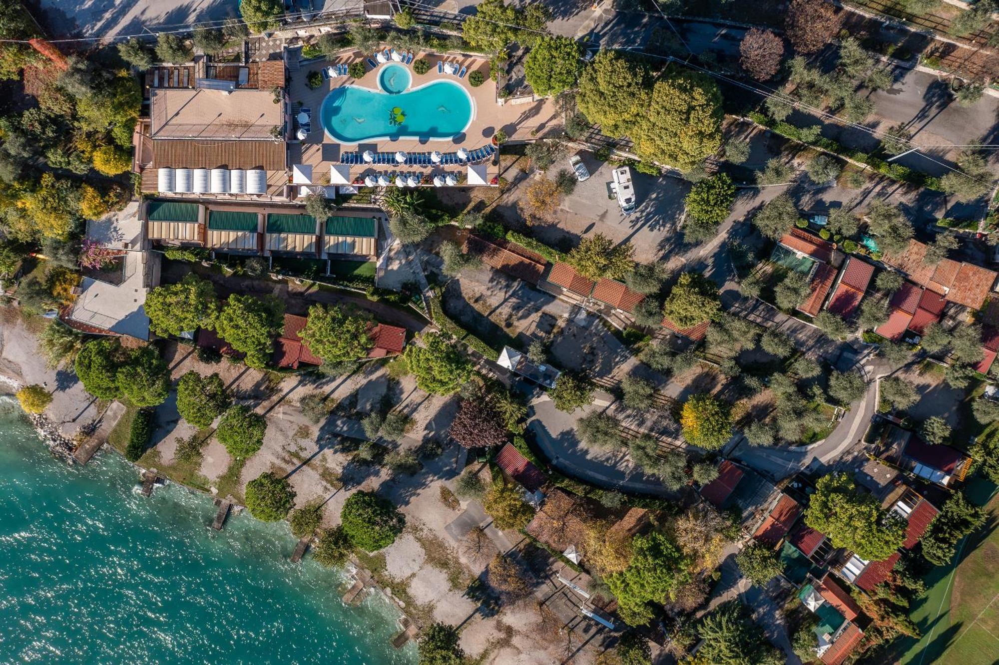 Camping Park Garda Лимоне-суль-Гарда Экстерьер фото