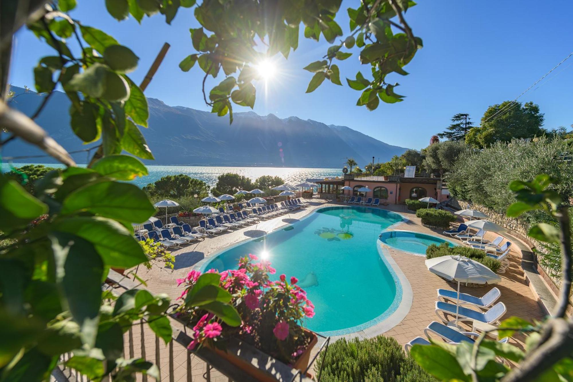 Camping Park Garda Лимоне-суль-Гарда Экстерьер фото
