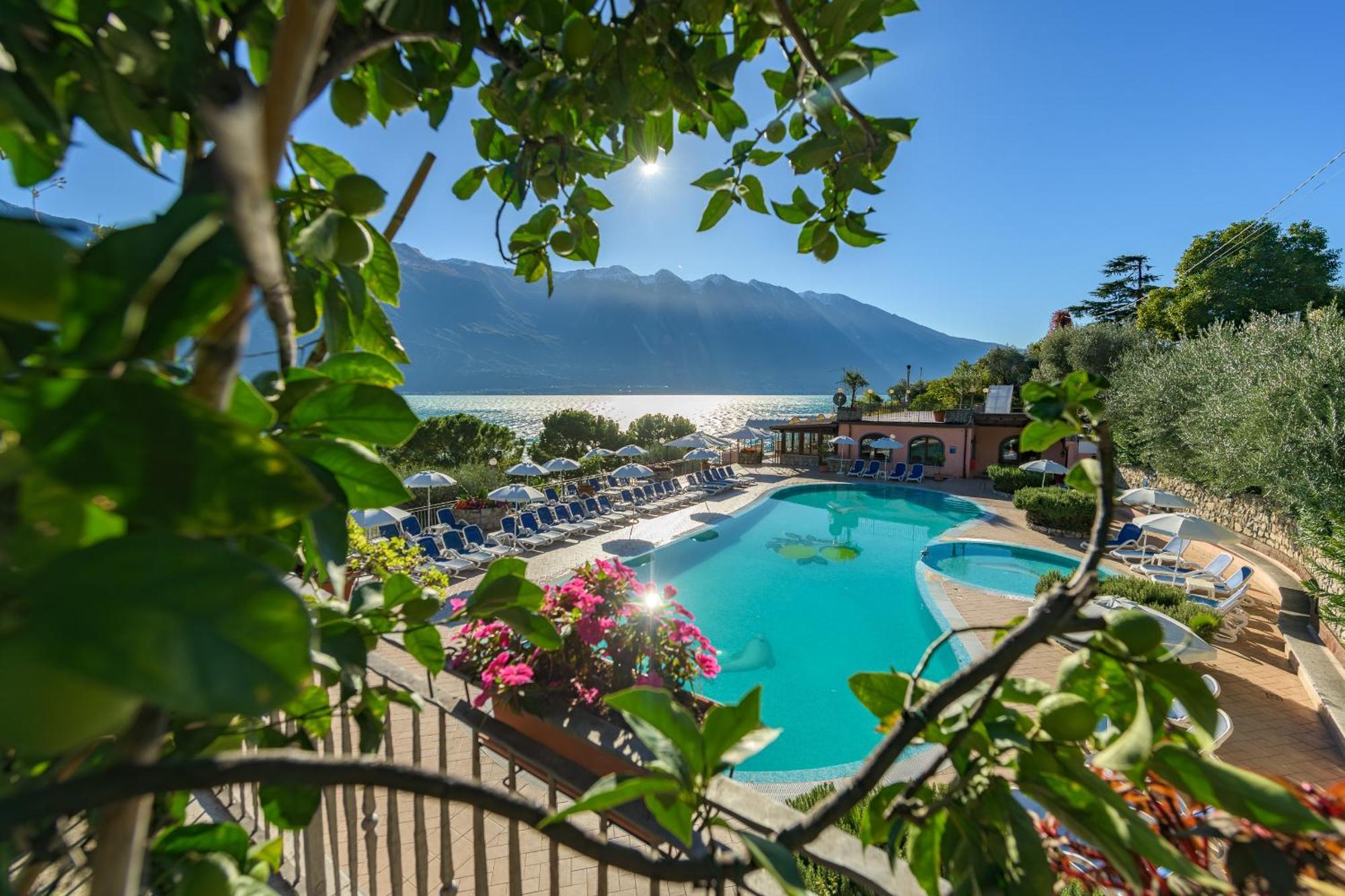 Camping Park Garda Лимоне-суль-Гарда Экстерьер фото