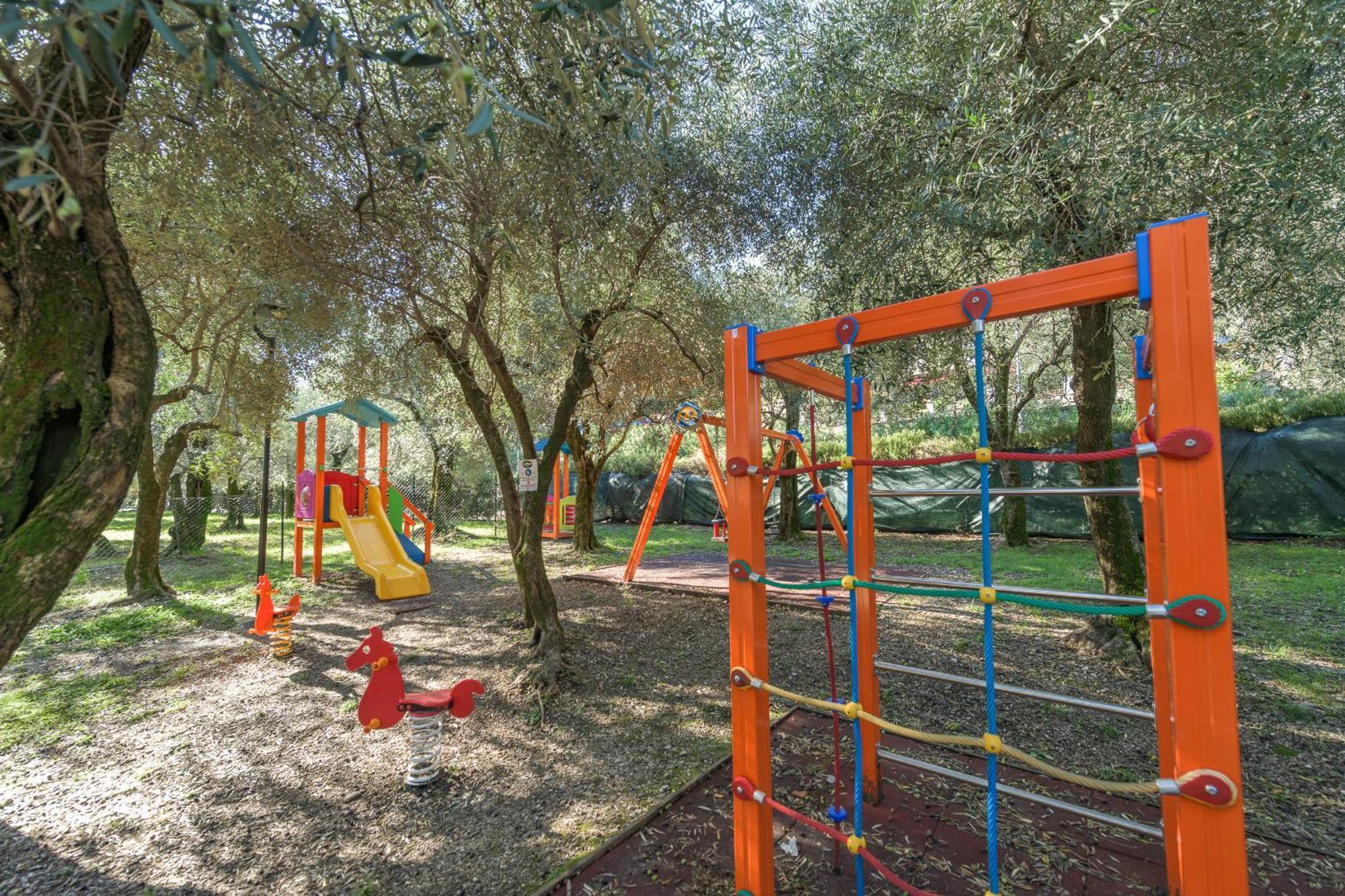Camping Park Garda Лимоне-суль-Гарда Экстерьер фото