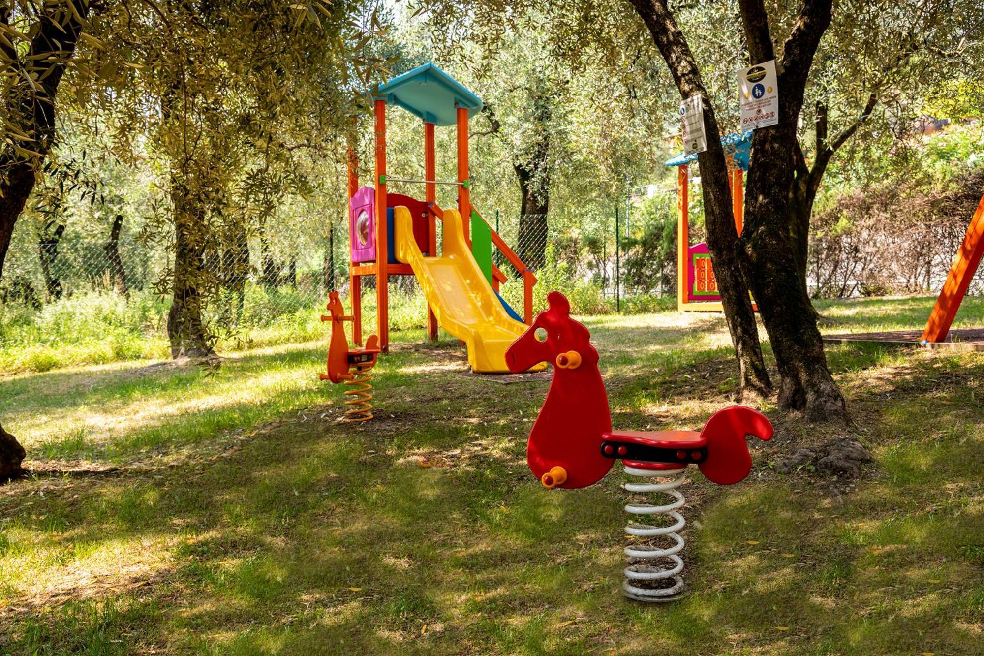 Camping Park Garda Лимоне-суль-Гарда Экстерьер фото