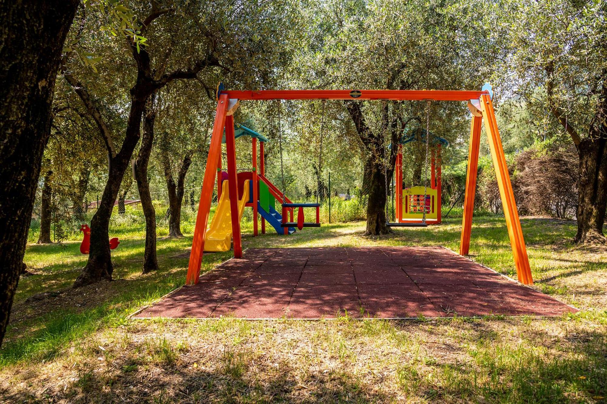 Camping Park Garda Лимоне-суль-Гарда Экстерьер фото