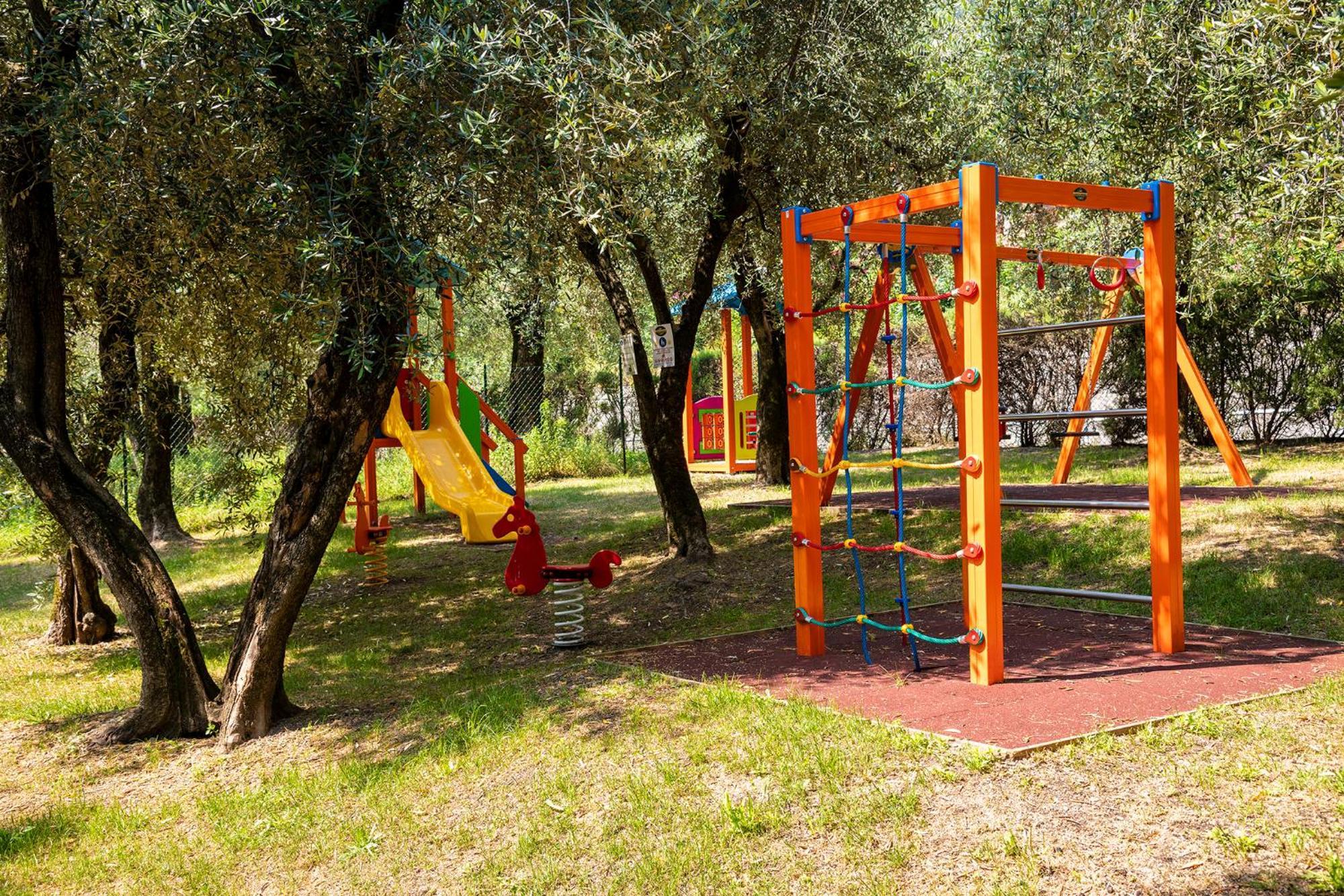Camping Park Garda Лимоне-суль-Гарда Экстерьер фото